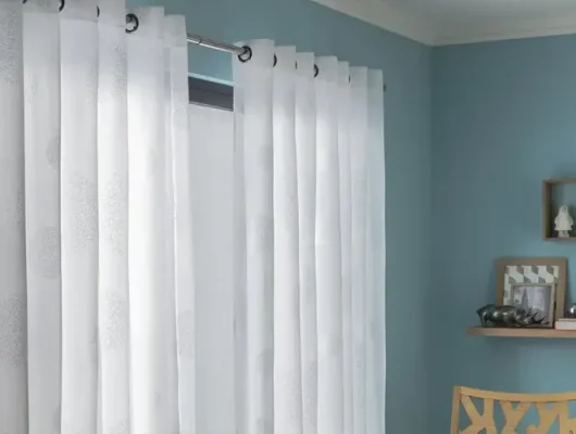 Cortinas con barra de acero y argollas en Gamarra